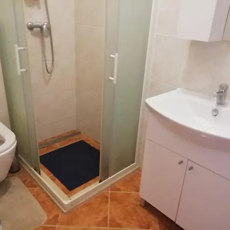 Center Apartment *